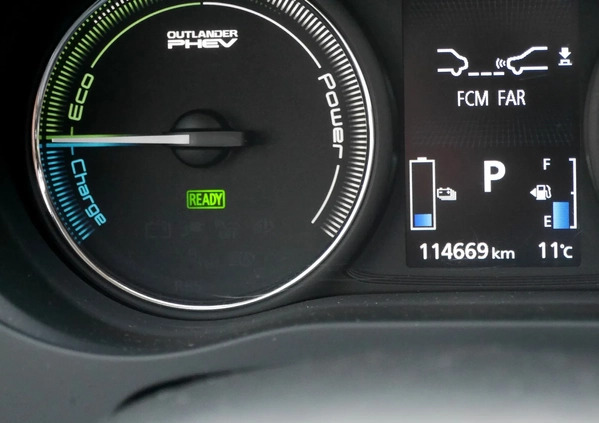 Mitsubishi Outlander cena 99500 przebieg: 114850, rok produkcji 2017 z Jordanów małe 529